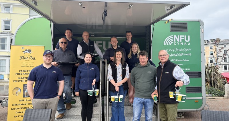 Welsh Farming Week | NFU Cymru plates up a flavour from North Wales farms for visitors on Llandudno Promenade 
